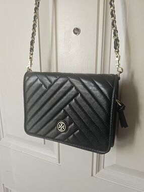 Tory Burch Black Quilted Chevron Leather Crossbody with Gold Logo 🖤🧡